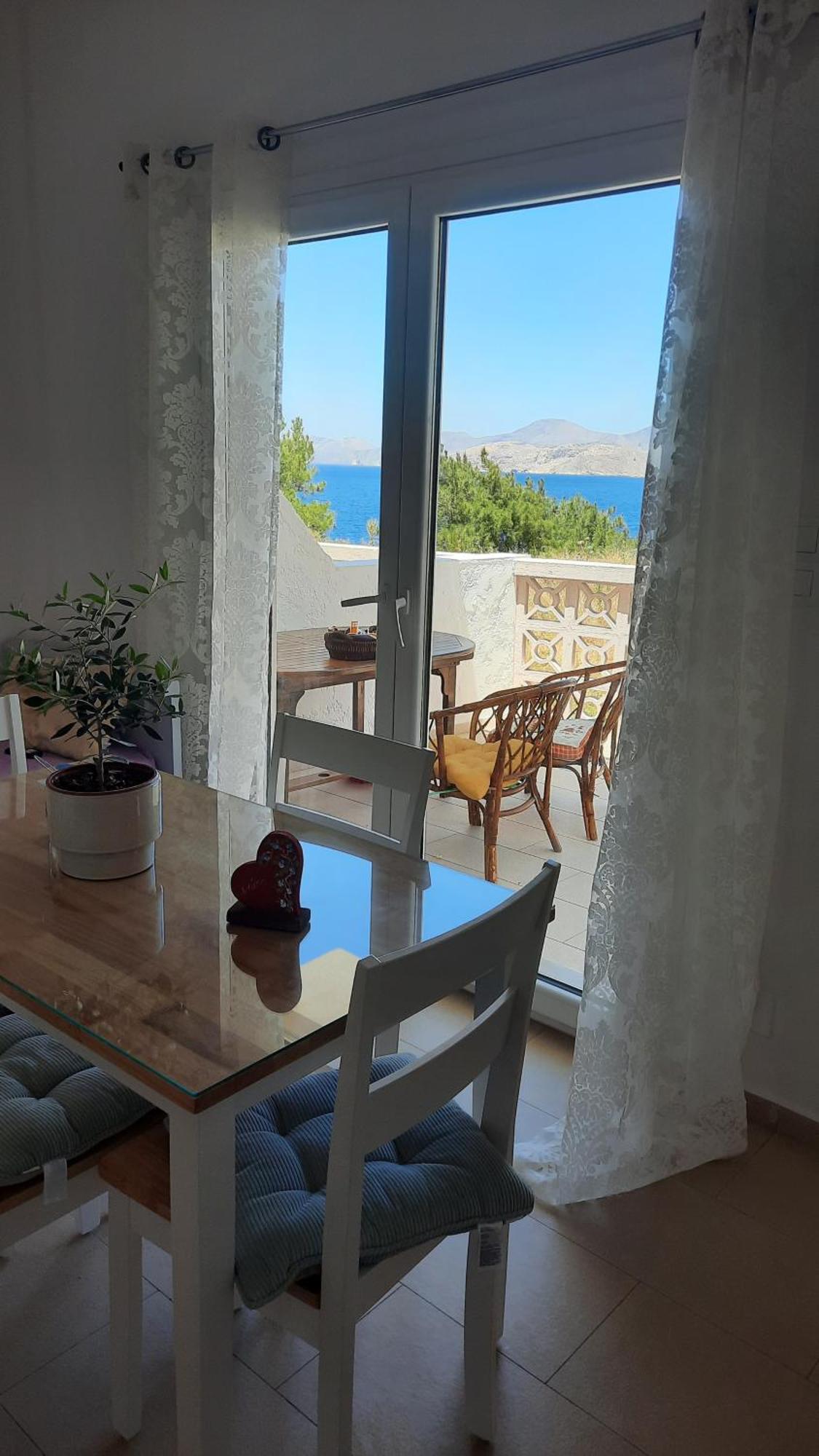 Avra Studios Masouri Rum bild